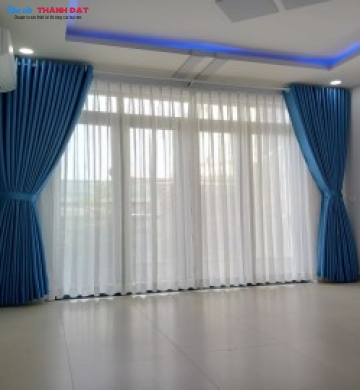 MÀN CỬA D8