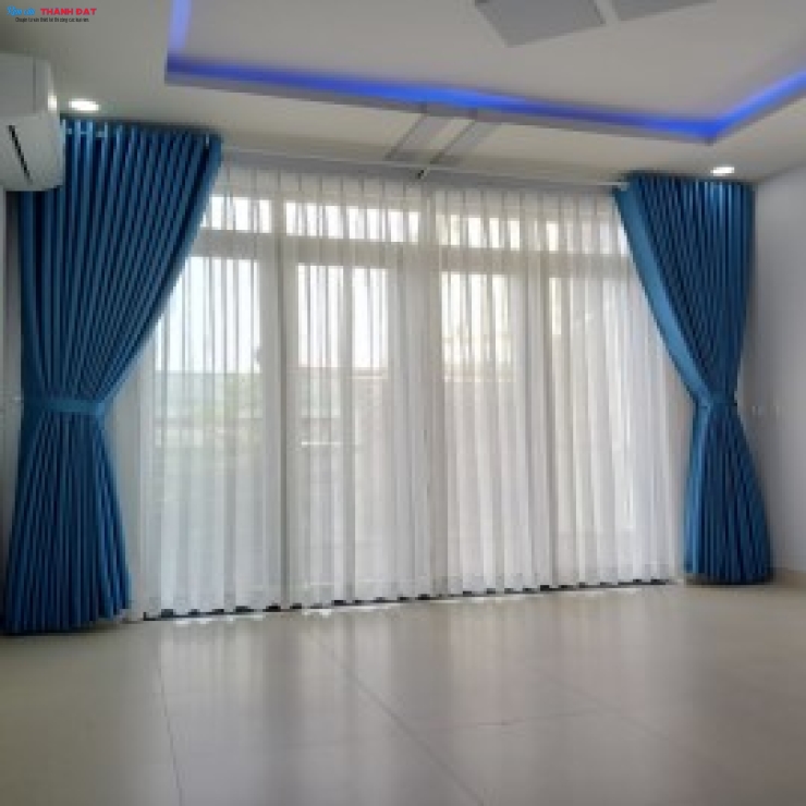 MÀN CỬA D8