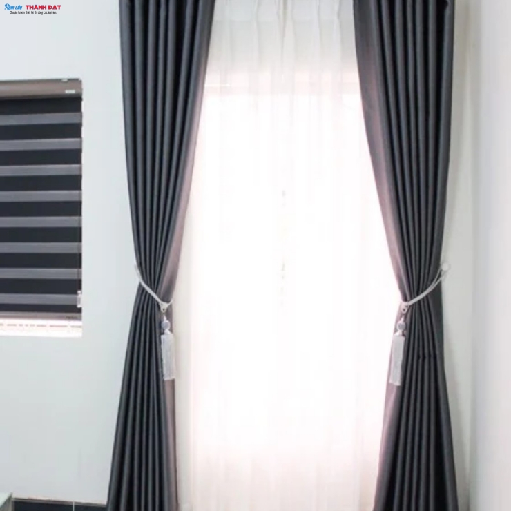 RÈM VẢI ĐEN BÓNG CN004